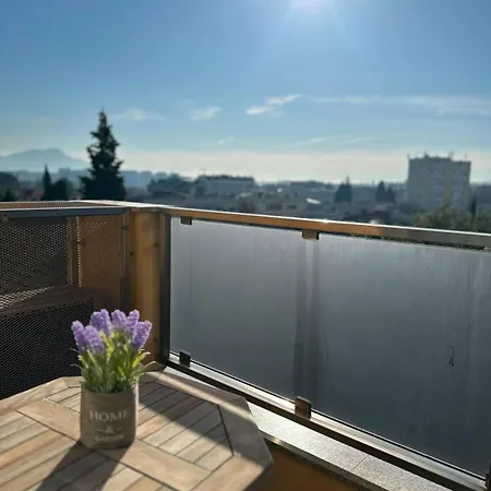 Apartament Heart Of Center Athos 3 *